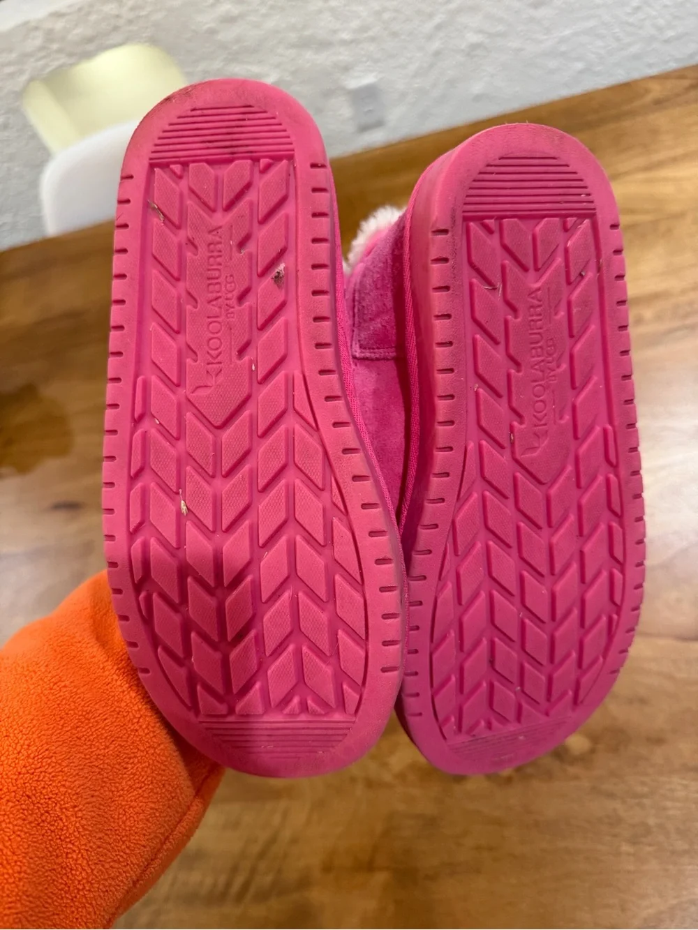 Koolaburra bright pink
